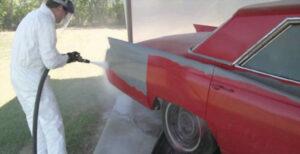 Dustless-Sandblasting decapage peinture par aerogommage sur voiture
